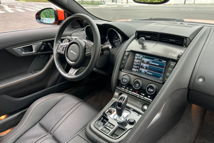 Used Jaguar F-TYPE 2015 3.0 SC S Hardtop Version Interior 4