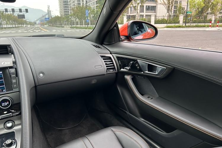 Used Jaguar F-TYPE 2015 3.0 SC S Hardtop Version Interior 5