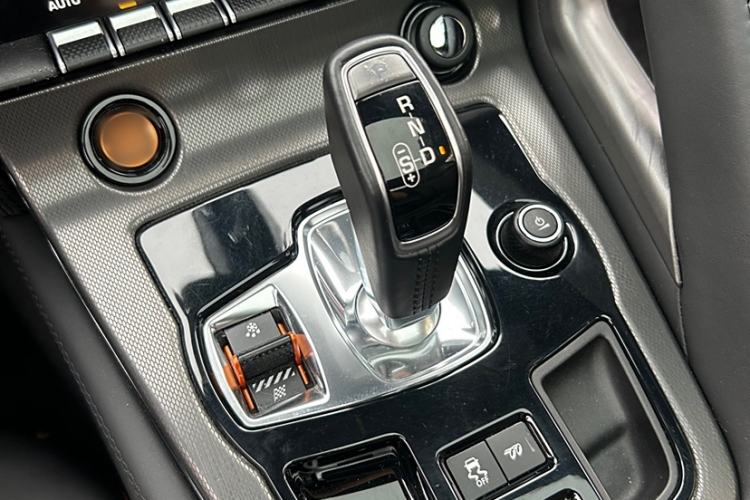 Used Jaguar F-TYPE 2015 3.0 SC S Hardtop Version Interior 9
