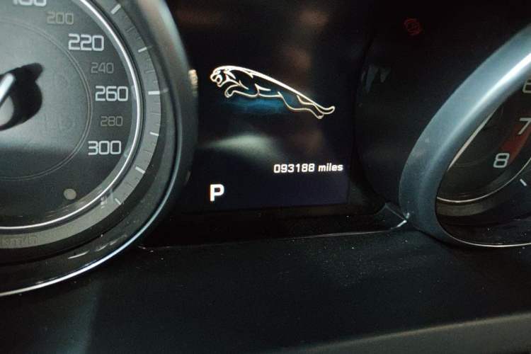 Used Jaguar F-TYPE 2015 3.0 SC Hardtop Version Odometer Close Up