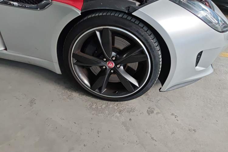 Used Jaguar F-TYPE 2015 3.0 SC Hardtop Version Right Front Wheel Hub