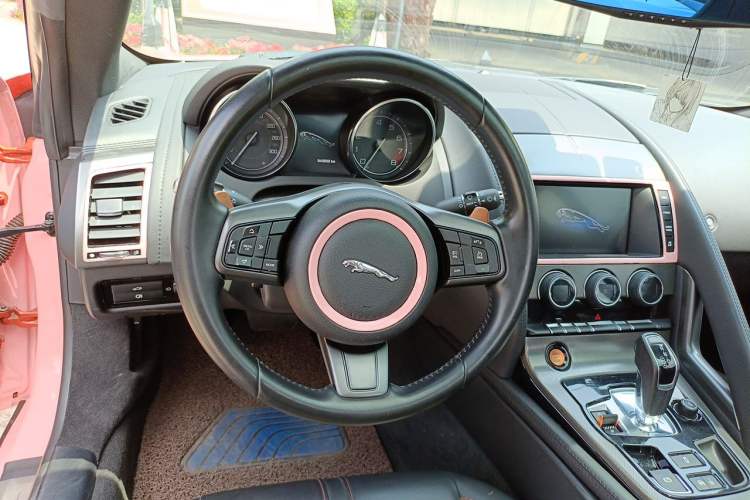 Used Jaguar F-TYPE 2015 3.0 SC S Hardtop Version Steering Wheel