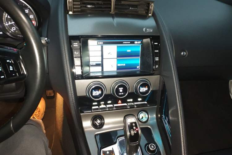 Used Jaguar F-TYPE 2015 3.0 SC S Hardtop Version Audio And AC Panel