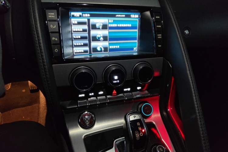 Used Jaguar F-TYPE 2015 3.0 SC Hardtop Version Audio And AC Panel