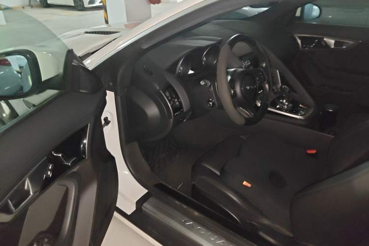 Used Jaguar F-TYPE 2015 3.0 SC Hardtop Version Driver Seat