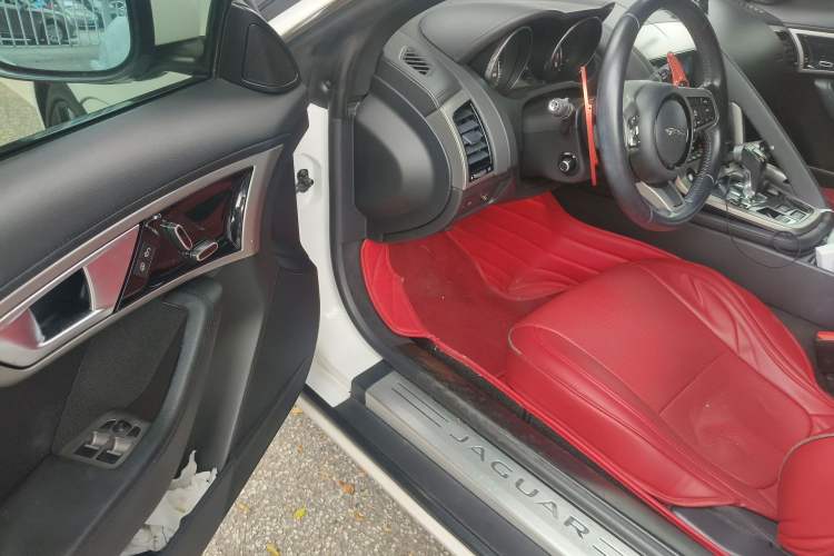Used Jaguar F-TYPE 2015 3.0 SC Hardtop Version Driver Seat