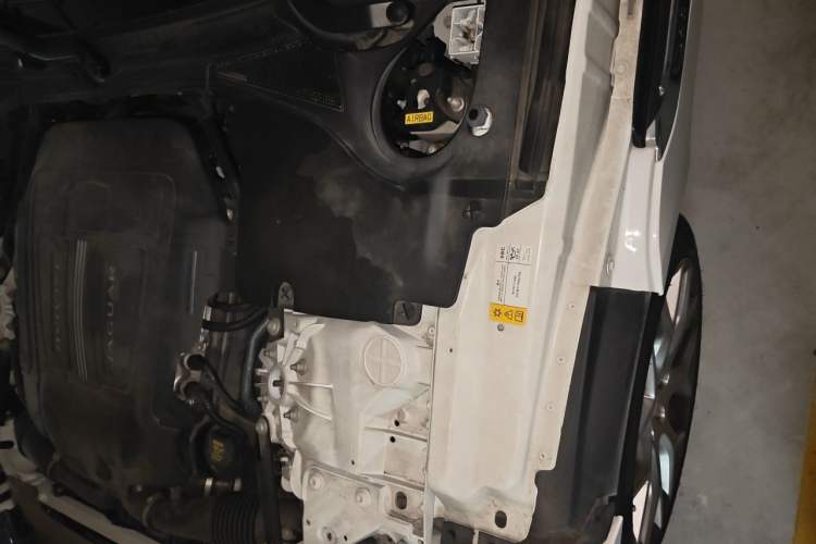 Used Jaguar F-TYPE 2015 3.0 SC Hardtop Version Engine Bay Left