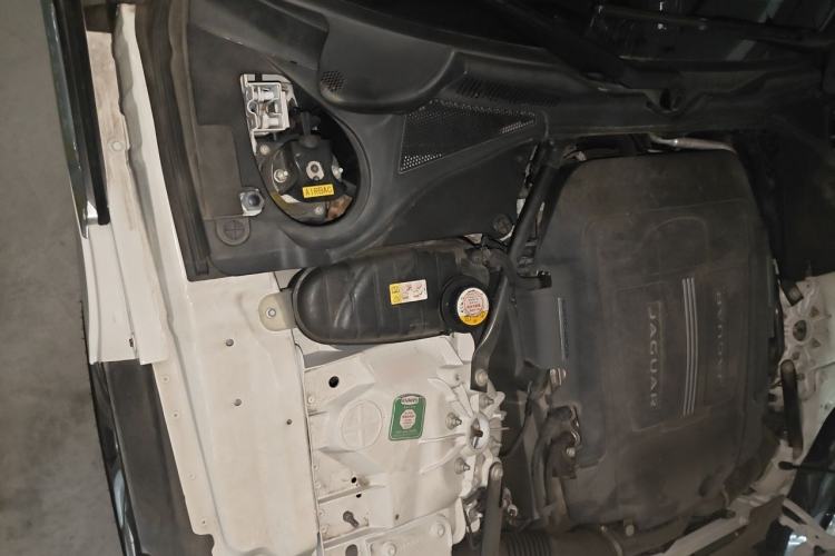 Used Jaguar F-TYPE 2015 3.0 SC Hardtop Version Engine Bay Right