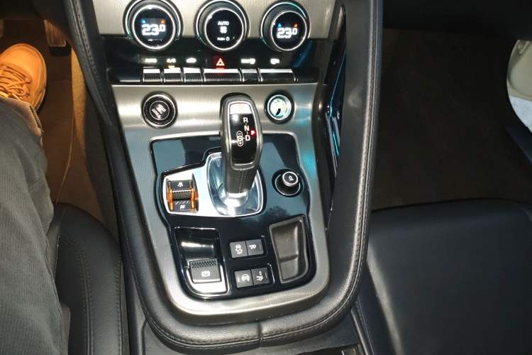 Used Jaguar F-TYPE 2015 3.0 SC S Hardtop Version Gear Lever
