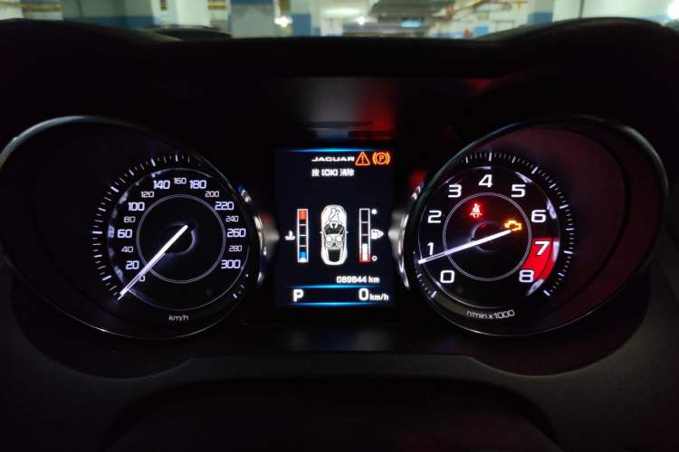 Used Jaguar F-TYPE 2015 3.0 SC Hardtop Version Instrument Cluster