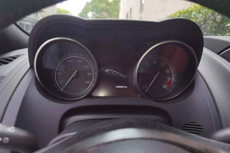 Used Jaguar F-TYPE 2015 3.0 SC S Hardtop Version Instrument Cluster