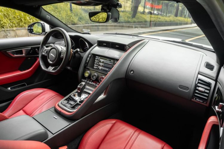 Used Jaguar F-TYPE 2015 3.0 SC S Hardtop Version Interior 4