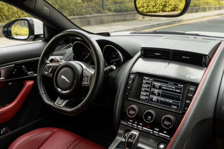 Used Jaguar F-TYPE 2015 3.0 SC S Hardtop Version Interior 5