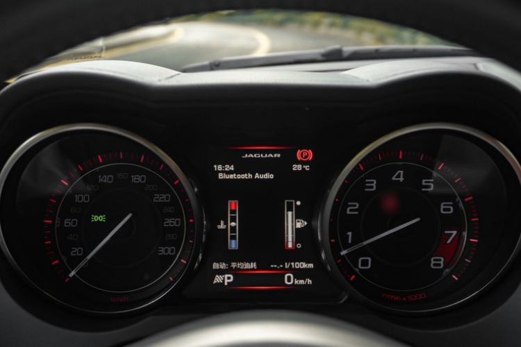 Used Jaguar F-TYPE 2015 3.0 SC S Hardtop Version Interior 7