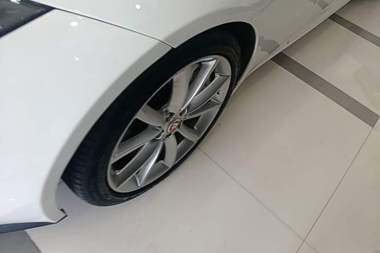 Used Jaguar F-TYPE 2015 3.0 SC S Hardtop Version Left Front Wheel Hub