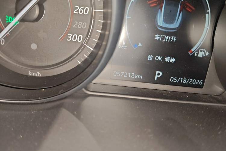 Used Jaguar F-TYPE 2015 3.0 SC Hardtop Version Odometer Close Up