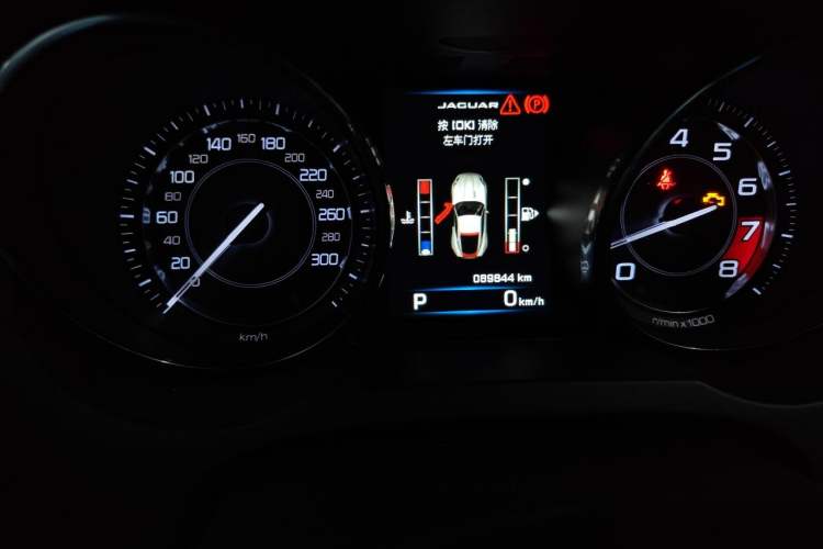 Used Jaguar F-TYPE 2015 3.0 SC Hardtop Version Odometer Close Up