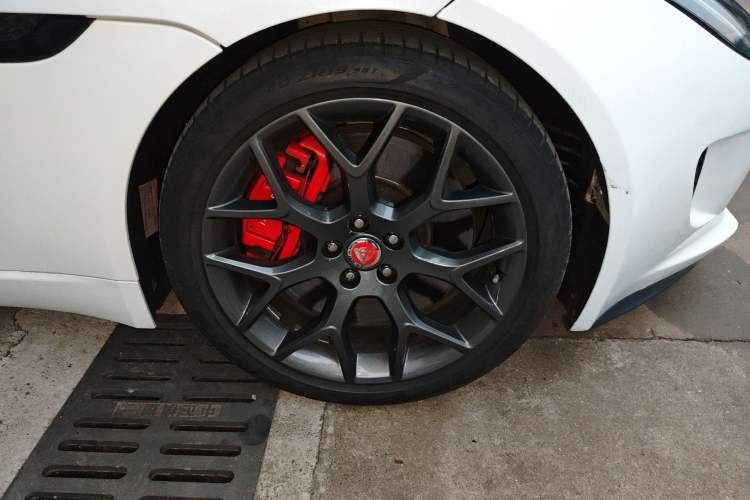 Used Jaguar F-TYPE 2015 3.0 SC S Hardtop Version Right Front Wheel Hub