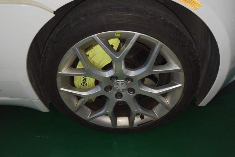 Used Jaguar F-TYPE 2015 3.0 SC Hardtop Version Right Front Wheel Hub