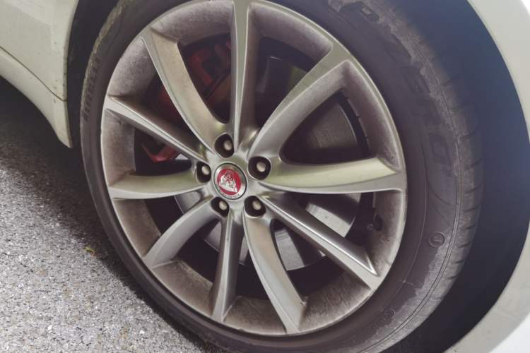 Used Jaguar F-TYPE 2015 3.0 SC S Hardtop Version Right Front Wheel Hub