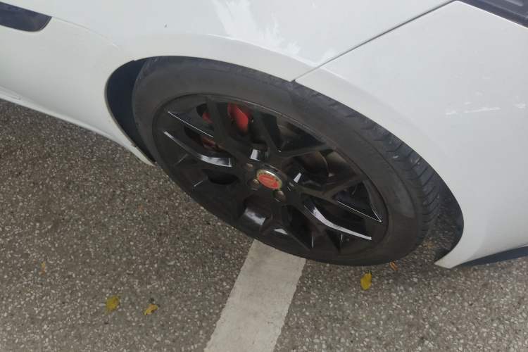 Used Jaguar F-TYPE 2015 3.0 SC Hardtop Version Right Front Wheel Hub