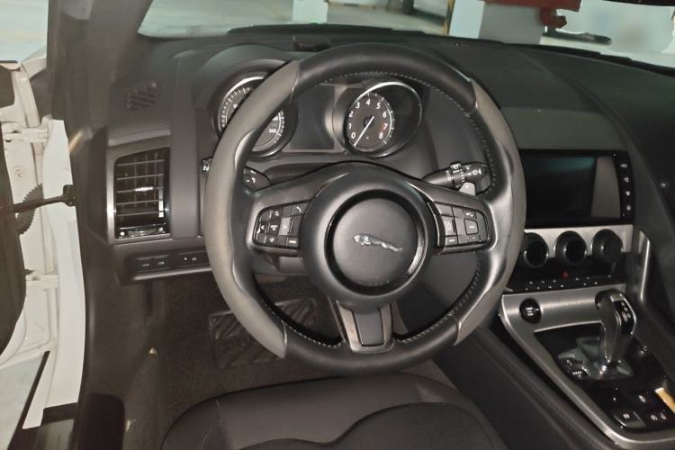 Used Jaguar F-TYPE 2015 3.0 SC Hardtop Version Steering Wheel