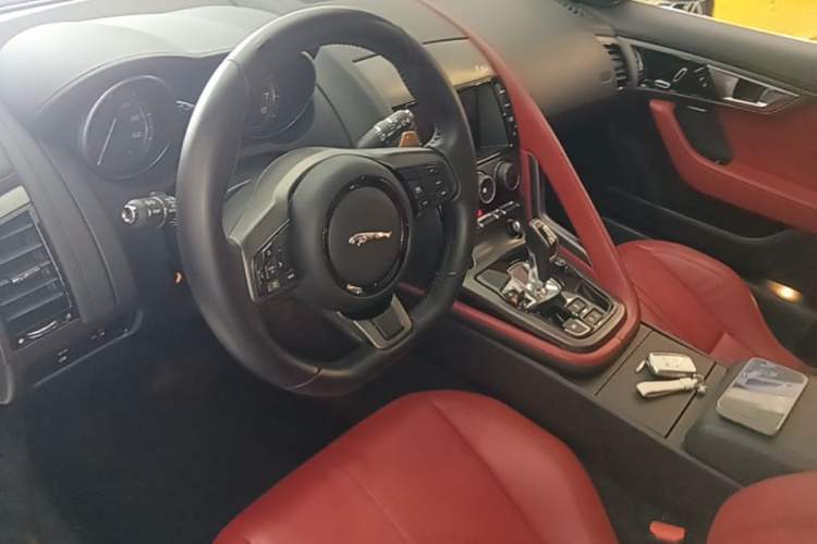 Used Jaguar F-TYPE 2015 3.0 SC S Hardtop Version Steering Wheel