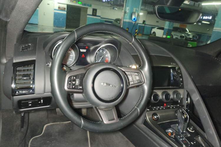 Used Jaguar F-TYPE 2015 3.0 SC S Hardtop Version Steering Wheel