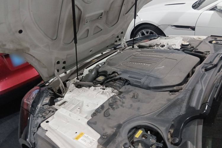 Used Jaguar F-TYPE 2016 3.0 SC S Hardtop Version Engine Bay