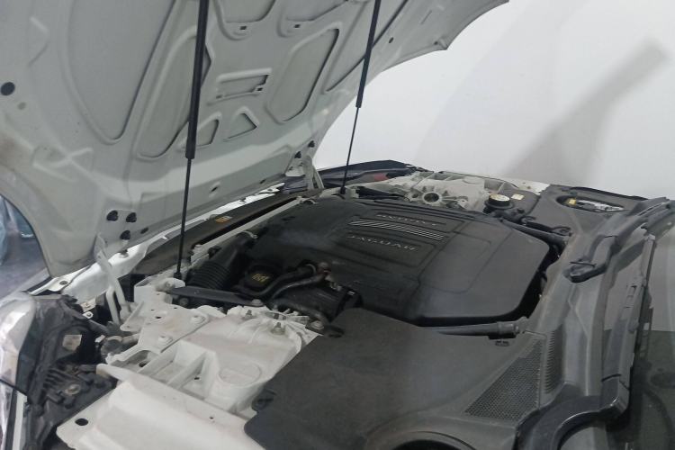 Used Jaguar F-TYPE 2016 3.0 SC Hardtop Version Engine Bay