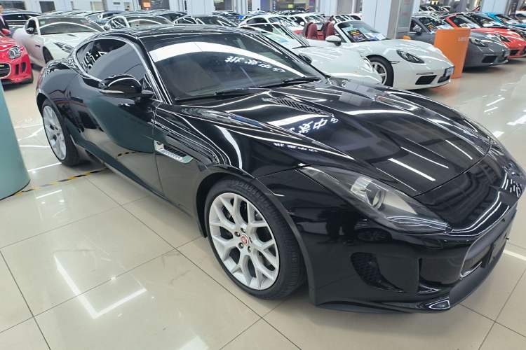 Used Jaguar F-TYPE 2016 3.0 SC Hardtop Version Front Right 45 Deg