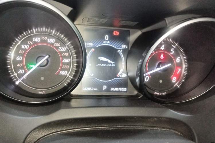 Used Jaguar F-TYPE 2016 3.0 SC S Hardtop Version Instrument Cluster