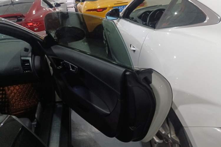Used Jaguar F-TYPE 2016 3.0 SC S Hardtop Version Right Front Door Interior