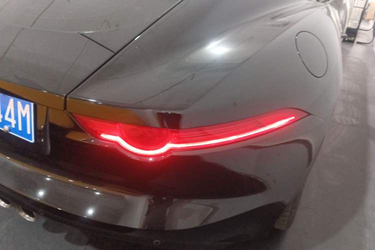 Used Jaguar F-TYPE 2016 3.0 SC Hardtop Version Right Rear Taillight