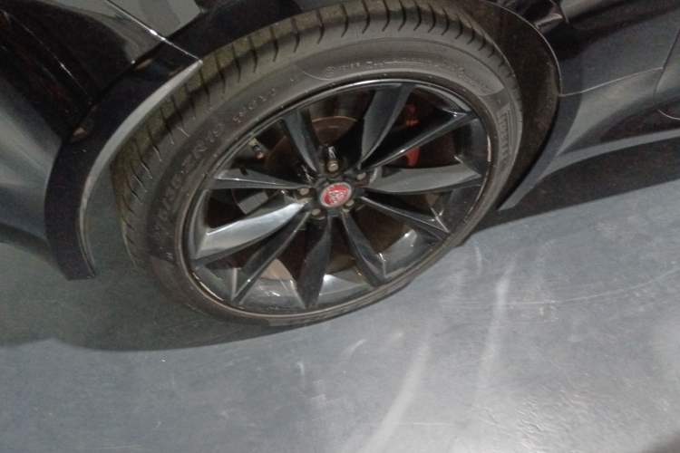 Used Jaguar F-TYPE 2016 3.0 SC S Hardtop Version Right Rear Wheel Hub