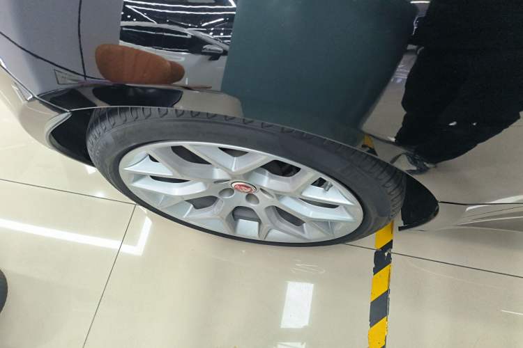 Used Jaguar F-TYPE 2016 3.0 SC Hardtop Version Right Rear Wheel Hub