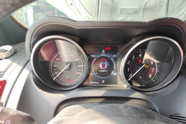 Used Jaguar F-TYPE 2016 3.0 SC Hardtop Version Instrument Cluster