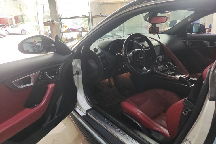 Used Jaguar F-TYPE 2016 3.0 SC Hardtop Version Interior 3