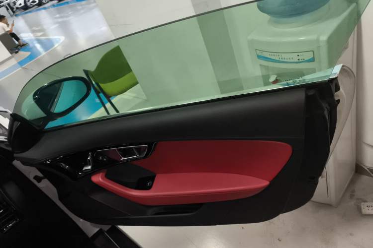 Used Jaguar F-TYPE 2016 3.0 SC Hardtop Version Interior 5