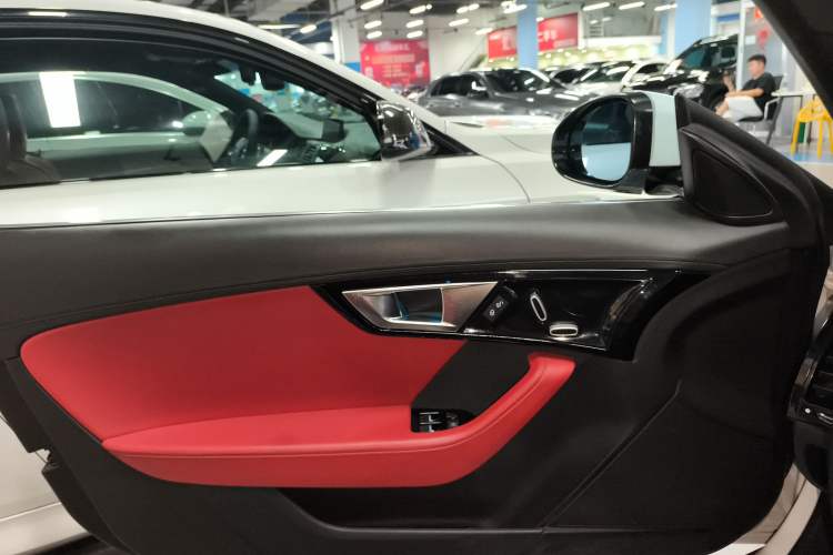 Used Jaguar F-TYPE 2016 3.0 SC Hardtop Version Interior 7