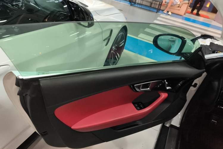 Used Jaguar F-TYPE 2016 3.0 SC Hardtop Version Interior 8