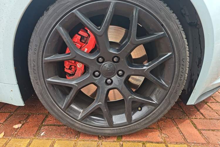 Used Jaguar F-TYPE 2016 3.0 SC Hardtop Version Right Front Wheel Hub