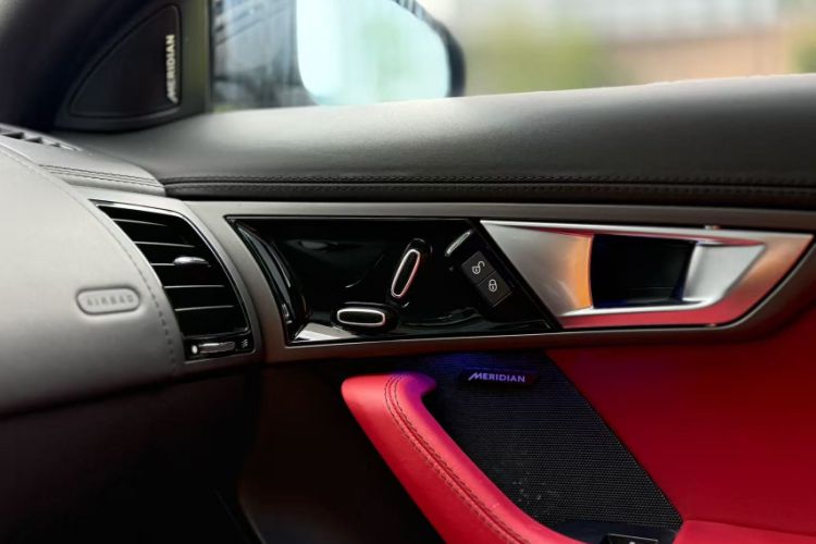 Used Jaguar F-TYPE 2016 3.0 SC Hardtop Version Interior 1