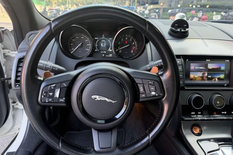 Used Jaguar F-TYPE 2016 3.0 SC S Four-Wheel-Drive Hardtop Version Interior 1