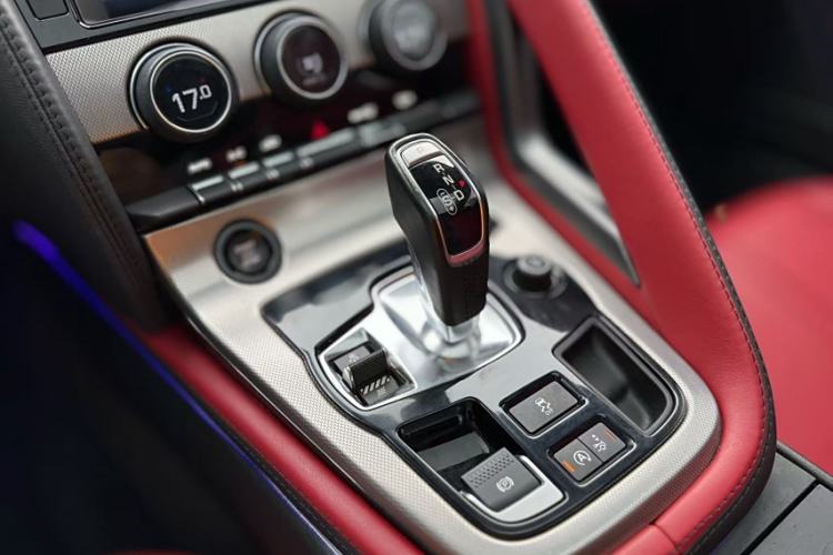 Used Jaguar F-TYPE 2016 3.0 SC Hardtop Version Interior 3