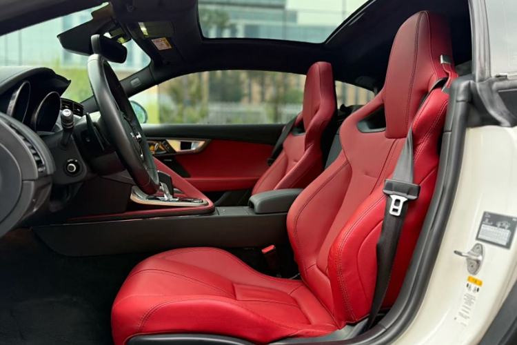 Used Jaguar F-TYPE 2016 3.0 SC Hardtop Version Interior 4