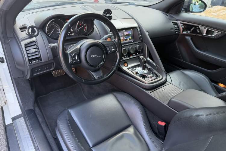 Used Jaguar F-TYPE 2016 3.0 SC S Four-Wheel-Drive Hardtop Version Interior 4
