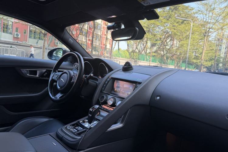 Used Jaguar F-TYPE 2016 3.0 SC S Four-Wheel-Drive Hardtop Version Interior 5