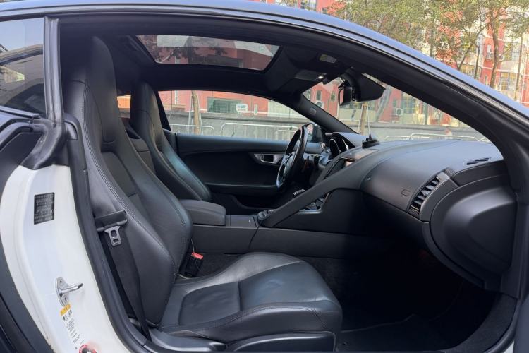 Used Jaguar F-TYPE 2016 3.0 SC S Four-Wheel-Drive Hardtop Version Interior 6