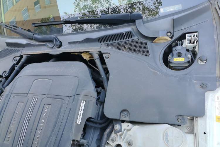 Used Jaguar F-TYPE 2016 3.0 SC Hardtop Version Engine Bay Left